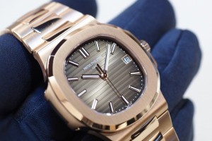 New rose gold Nautilus Hands-On Watch